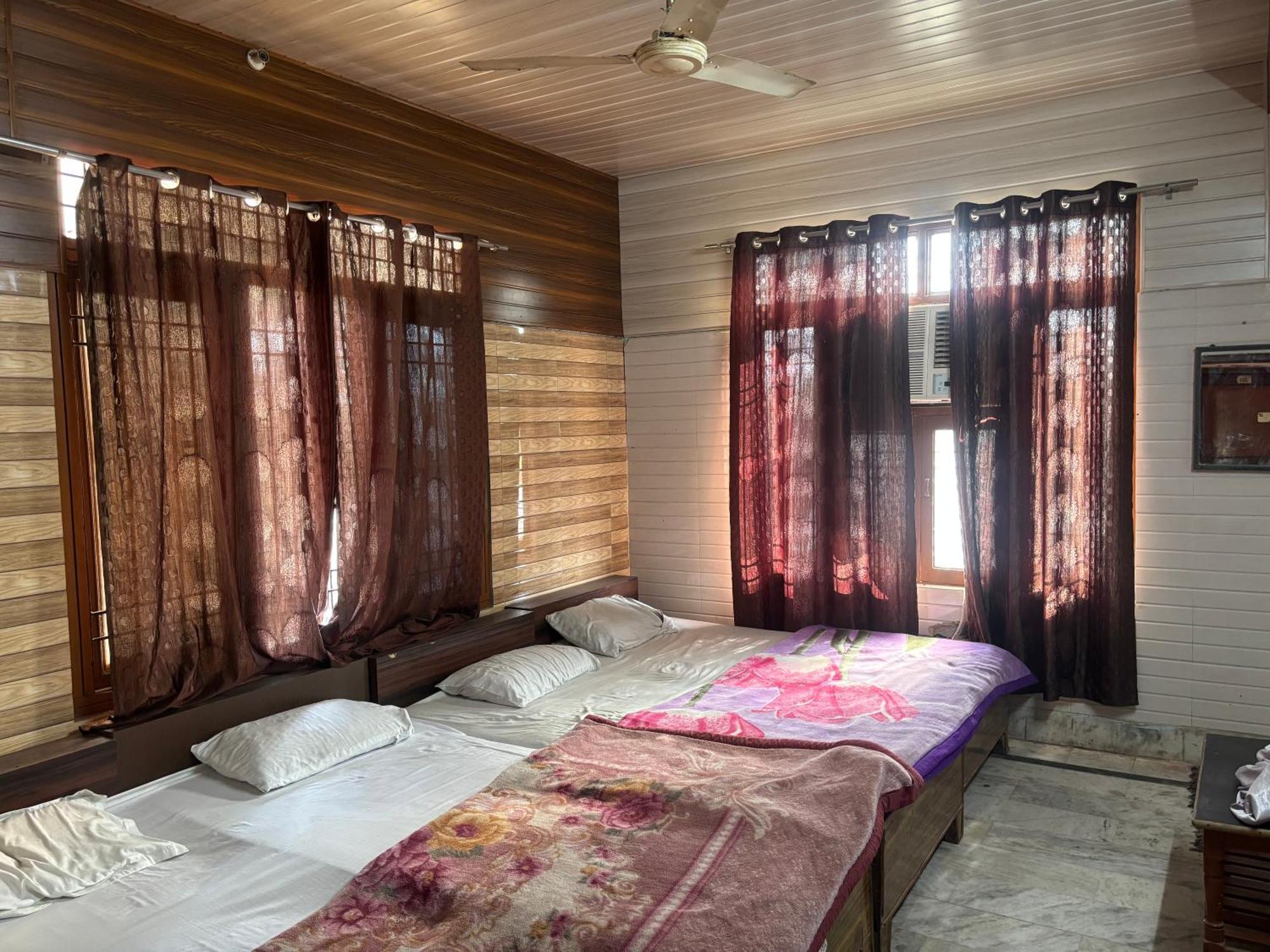 Sgh Guest House 마투라 외부 사진