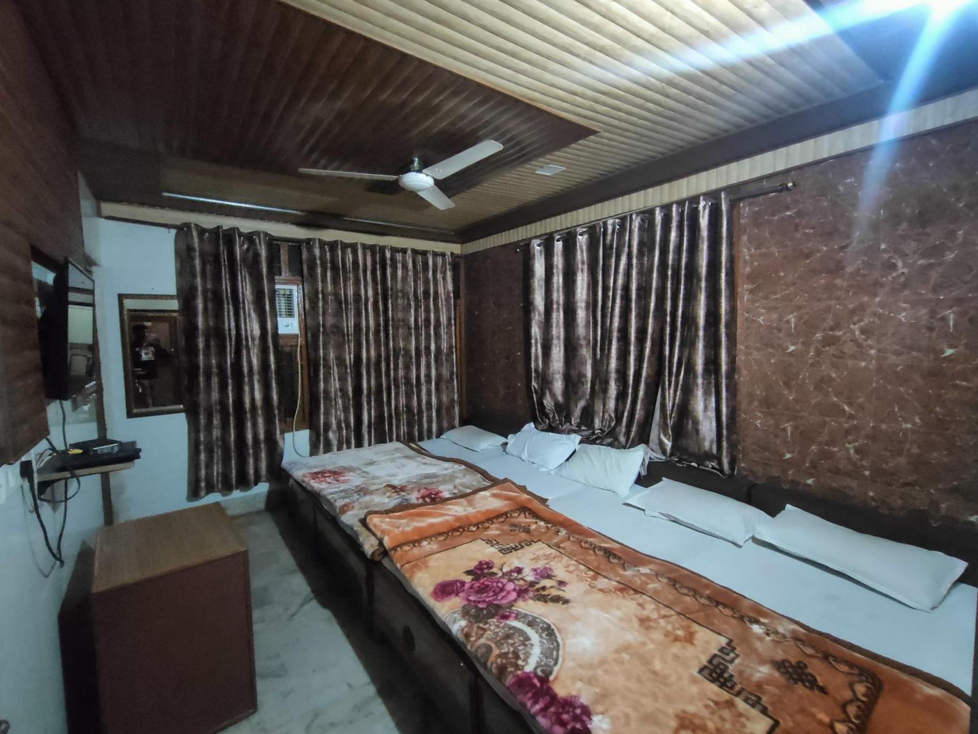 Sgh Guest House 마투라 외부 사진